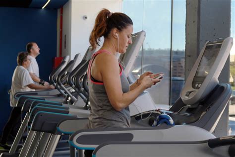 5 Benefits Of A Free Form Treadmill