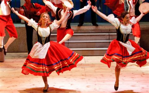 5 Italian Dance Moves From Spanish Steps