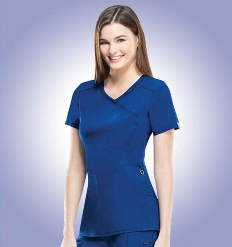 5 Tips For Choosing The Perfect Form Fitting Scrub Tops