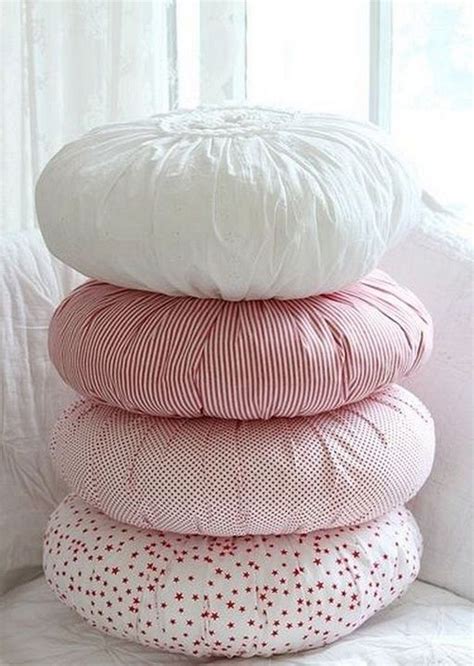 5 Uses For A Round Pillow Form