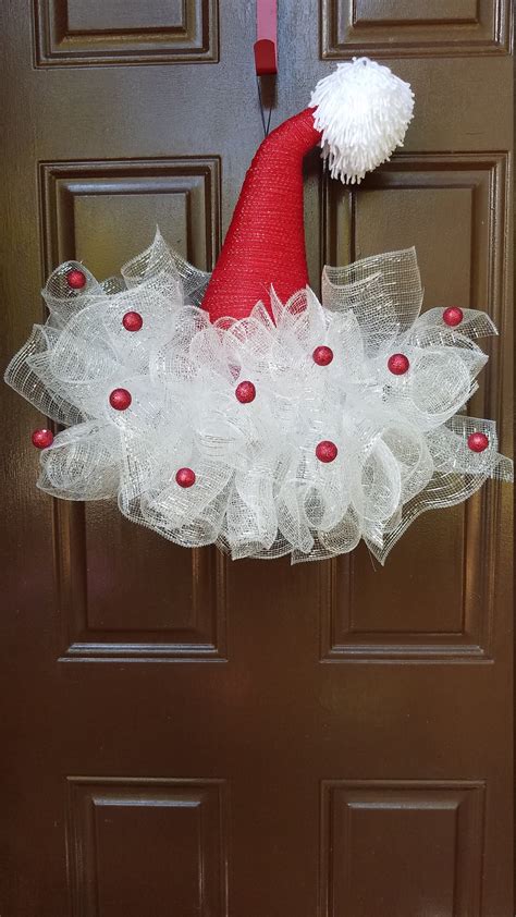 5 Ways To Create A Santa Hat Wreath Form