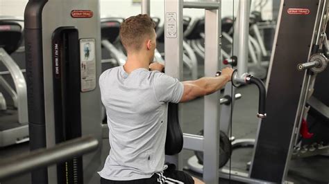 7 Tips For Perfect Rear Deltoid Machine Form