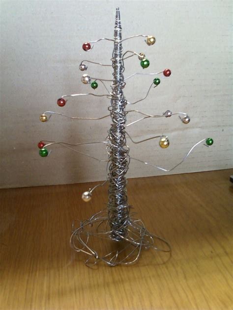 Create A Metal Wire Christmas Tree Form Easily