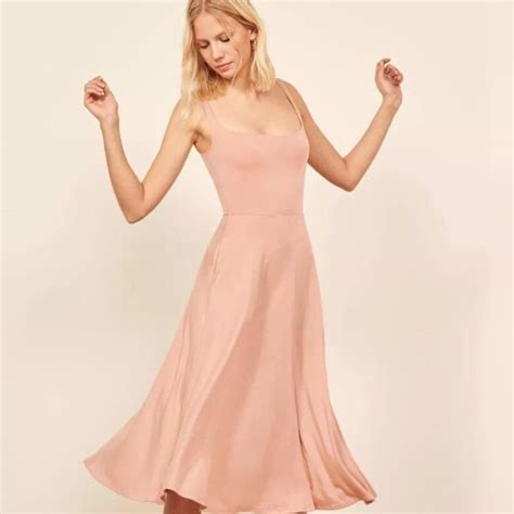 Flattering Long Form Fitting Dresses For Every Body Type